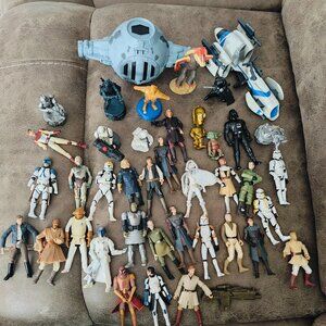 SOLD. Huge lot of vintage Star wars figurines